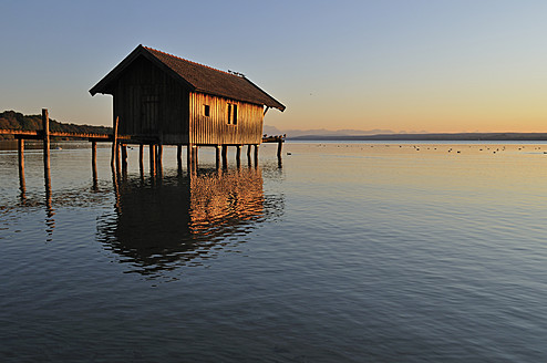 Germany, Bavaria, Stegen, Wooden boathouse in Lake Ammer - ESF000155