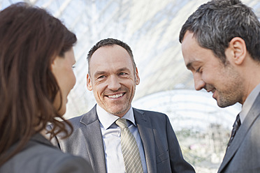 Germany, Leipzig, Business people smiling - WESTF018448