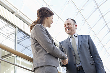 Germany, Leipzig, Business people shaking hands, smiling - WESTF018567