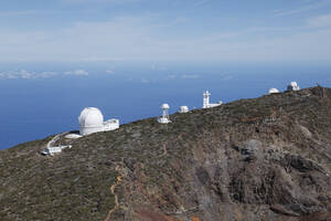 Spanien, La Palma, Blick auf den Beobachtungspunkt am Roque de Los Muchachos - SIEF002459