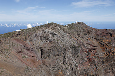 Spanien, La Palma, Blick auf den Beobachtungspunkt am Roque de Los Muchachos - SIEF002460