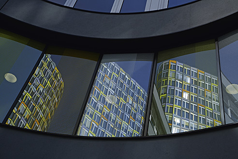 Deutschland, München, Blick auf das ADAC-Zentrum - TC002225