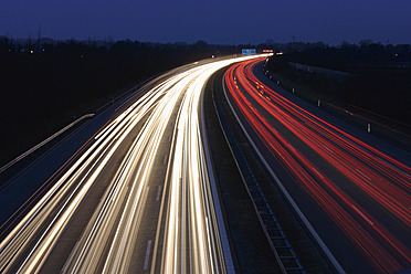 Europa, Deutschland, Bayern, München, Rush Hour am Abend auf der Autobahn - TCF002262