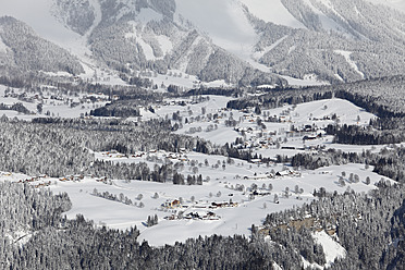 Österreich, Steiermark, Blick auf die verschneite Ramsau am Dachstein - SIEF002509