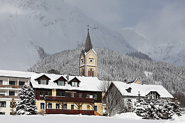 Österreich, Steiermark, Blick auf die verschneite Ramsau am Dachstein - SIEF002511