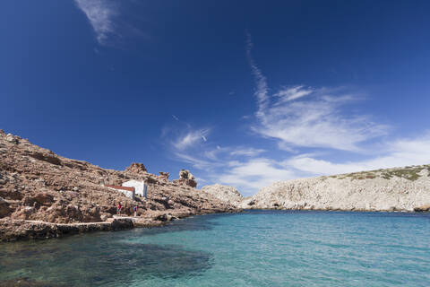 Spanien, Menorca, Mann und Frau in Cala Morell, lizenzfreies Stockfoto