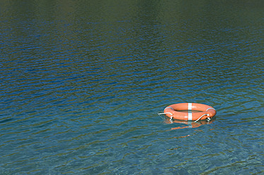 Germany, Bavaria, Lifesaver floating on Lake Starnberg - CRF002153