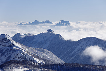 Österreich, Steiermark, Blick auf einen verschneiten Berg - SIEF002532
