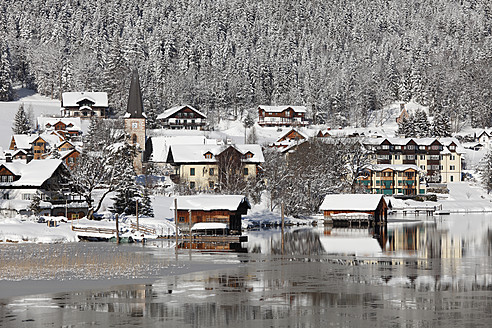 Österreich, Steiermark, Blick auf das Dorf Altaussee und den Altausseer See - SIEF002524