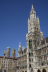 Deutschland, Bayern, München, Blick auf Marienplatz und Frauenkirche - TCF002280