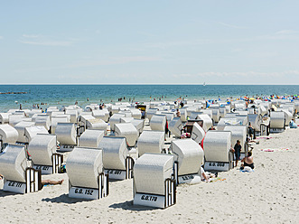 Germany,Ruegen, Binz, People in beach booth at Island of Rugen - LFF000367