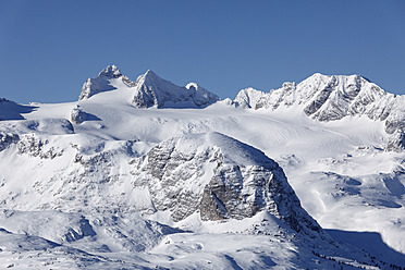 Österreich, Oberösterreich, Blick auf verschneite Berge - SIEF002543