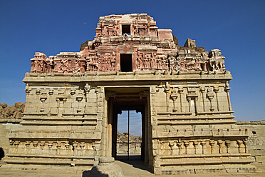 Indien, Karnataka, Hampi, Ansicht des Krishna-Tempels - MBEF000298