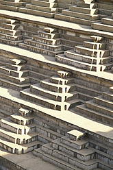 India, Karnataka, Hampi, View of Vijayanagara ruins - MBEF000302