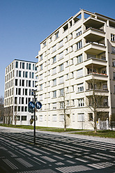 Deutschland, Bayern, München Westend, Außenansicht eines modernen Gebäudes - LFF000421