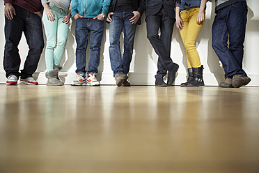 Germany, Cologne, Men and women standing on floor - RHYF000086