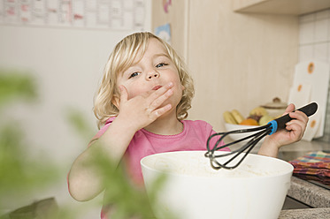 Girl preparing cake, tasting batter - RNF000903
