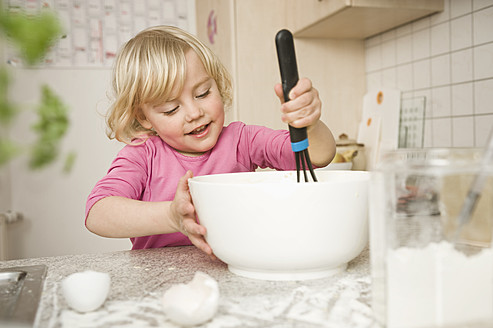 Girl mixing ingredients in bowl - RNF000859