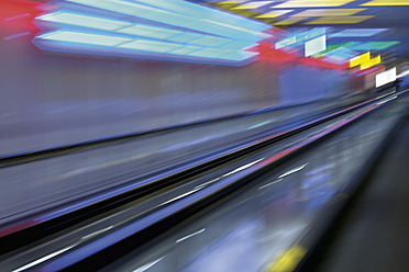 Deutschland, Bayern, München, Blick auf den Flughafen zur Rushhour - TCF002423