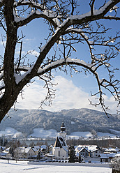 Österreich, Blick auf Zell am Moos mit Irrsee im Hintergrund - WWF002277