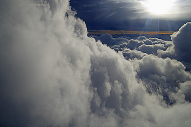 Deutschland, Blick auf Wolken aus dem Flugzeug - TCF002454