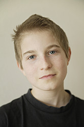 Teenage boy smiling, portrait - TCF002450