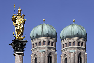 Deutschland, Bayern, München, Mariensäule vor der Liebfrauenkirche - TCF002441
