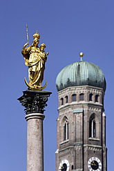 Deutschland, Bayern, München, Mariensäule vor der Liebfrauenkirche - TCF002440