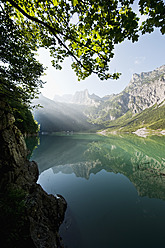 Austria, Salzburg County, View of Lake Hinterer Gosausee with mountains - HHF004127