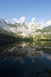 Austria, Salzburg County, View of Lake Vorderer Gosausee with mountains - HHF004132