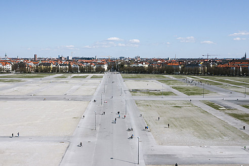 Deutschland, Bayern, München, Menschen auf der Theresienwiese - LFF000476