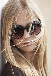 Austria, Teenage girl with sunglasses, close up - WWF002323