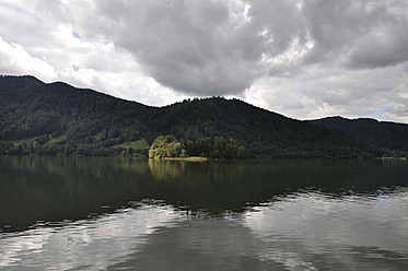 Deutschland, Bayern, Blick auf den Schliersee - AXF000032