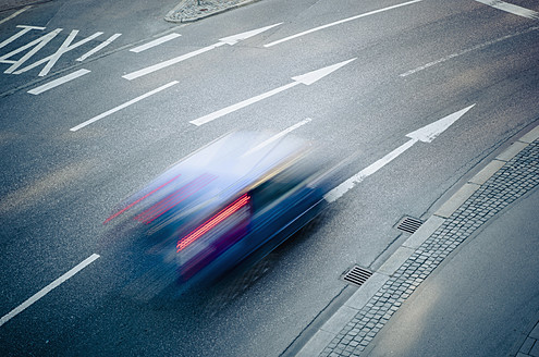 Deutschland, Bayern, München, Verkehr auf der Straße - LFF000461