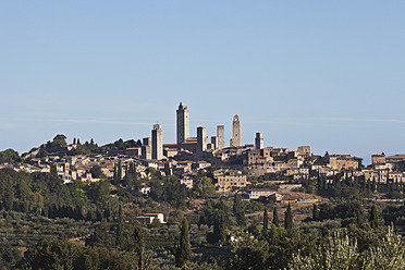 Europa, Italien, Provinz Siena, Ansicht von San Gimignano - GWF001746