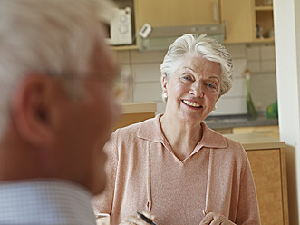 Germany, Cologne, Senior couple in nursing home - WESTF018678