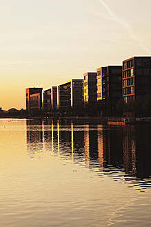 Europa, Deutschland, Nordrhein-Westfalen, Blick auf den Duisburger Innenhafen - GWF001759