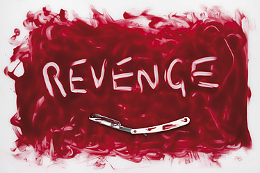 Revenge Text geschrieben in Blut mit Rasiermesser auf weißem Hintergrund - MUF001209
