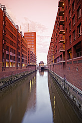 Deutschland, Hamburg, Alte Lagerhäuser in der Speicherstadt - MSF002667