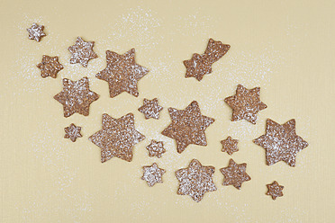 Baked star shape cookies with icing sugar - GWF001780