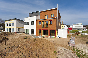 Deutschland, Baden Württemberg, Bau von Wohngebäuden - WDF001227