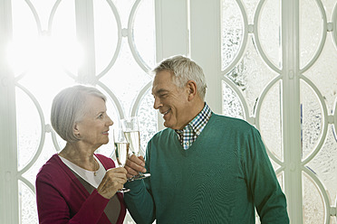 Germany, Berlin, Senior couple drinking champagne - FMKYF000057