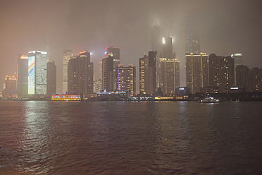China, Shanghai, Skyline des Finanzviertels - FLF000062