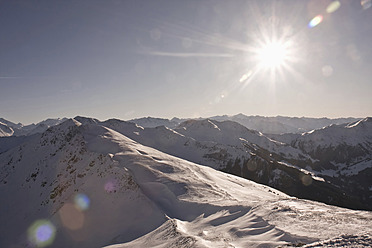 Österreich, Blick auf verschneite Berge - FLF000081