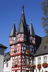 Deutschland, Rheinland-Pfalz, Rüdesheim, Ansicht des Broemserhofs in Fachwerkbauweise - GWF001798