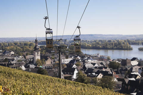 Deutschland, Rheinland-Pfalz, Rüdesheim, Blick von der Seilbahn über die Weinberge, lizenzfreies Stockfoto