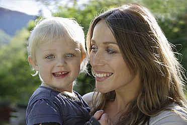 Germany, Bavaria, Mother and daughter smiling - TCF002707