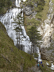 Österreich, Steiermark, Menschen in der Wasserlochklamm - SIEF002656