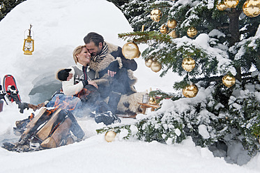 Austria, Salzburg County, Couple celebrating christmas in nature, smiling - HHF004271