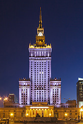 Polen, Warschau, Palast der Kultur und Wissenschaft bei Nacht - FO003878